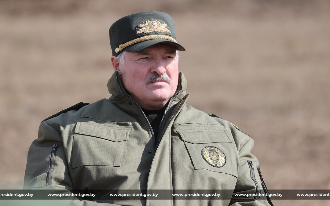 Лукашенко заявил, что Беларусь готовится к войне